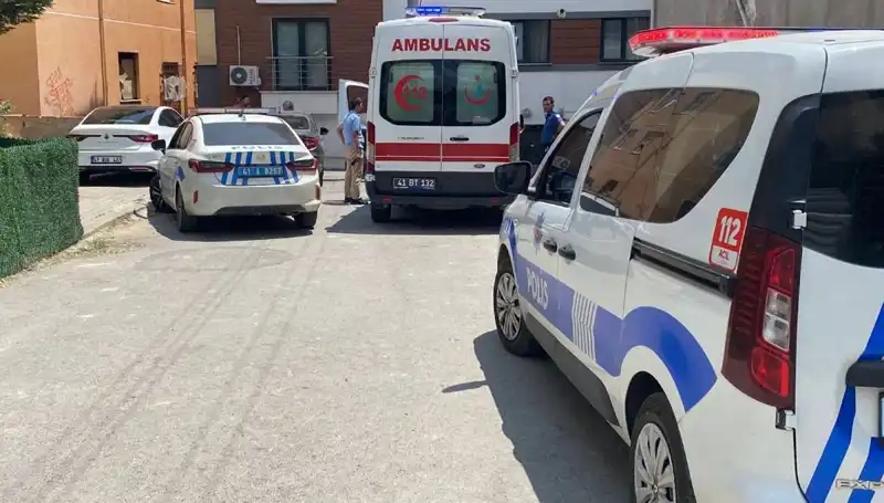 Korkunç Bıçaklı Kavga: İki Kardeş ve Bir Polis Yaralı