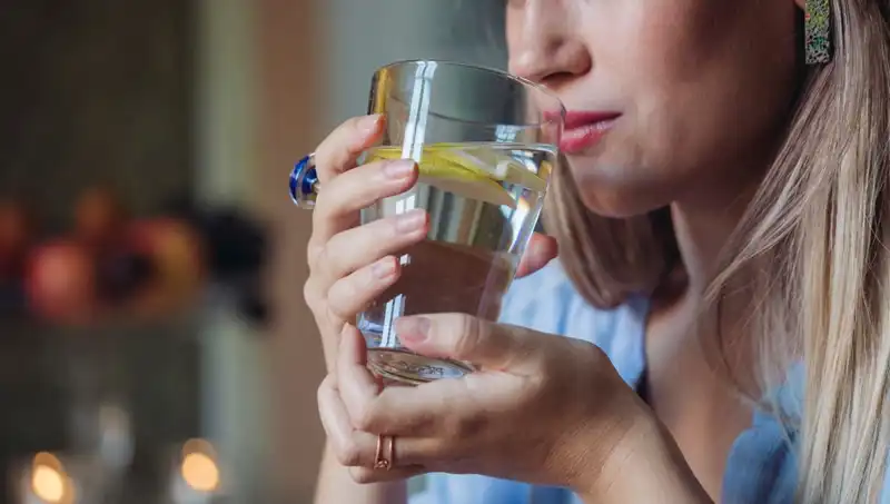 Harvardlı Uzmandan Limonlu Su ile İlgili Şaşırtan Açıklama: Faydaları Gerçek mi?