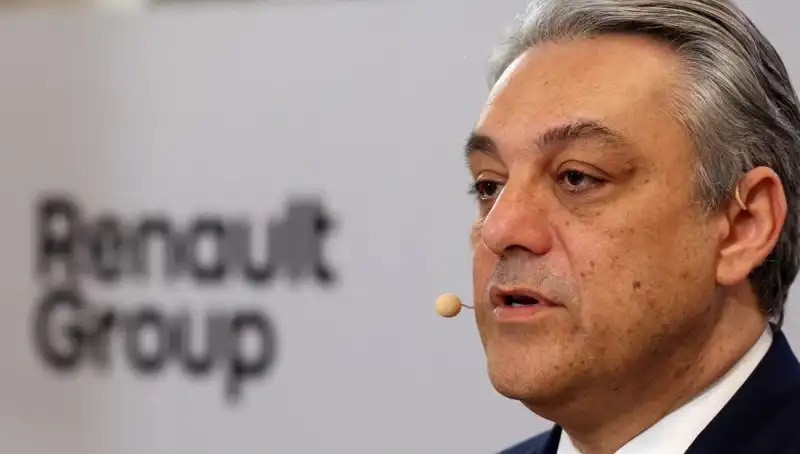 Renault Yönetiminde Şok İstifa: Stratejik Değişim Rüzgarları Esti