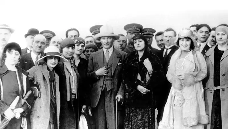 Türkiye’de Kadınlara Seçme Seçilme Hakkı: Tarihsel Süreç ve Önemi